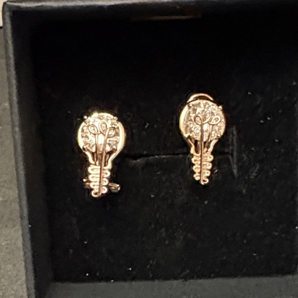 18kt Gold Plated 2 Ct Stimulated Diamond Lever-back Earrings